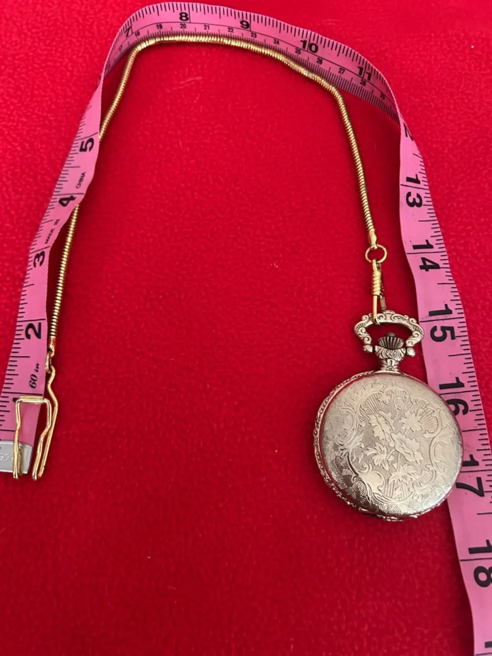 Vintage-Style Gold Pocket Watch with Gold Chain - Elegant Floral Case